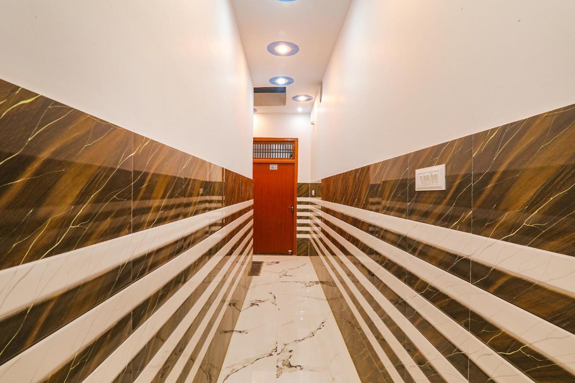 Hotel Fabexpress Shree Siya Raman - 500M From Shri Ram Janam Bhumi Ayodhya Esterno foto